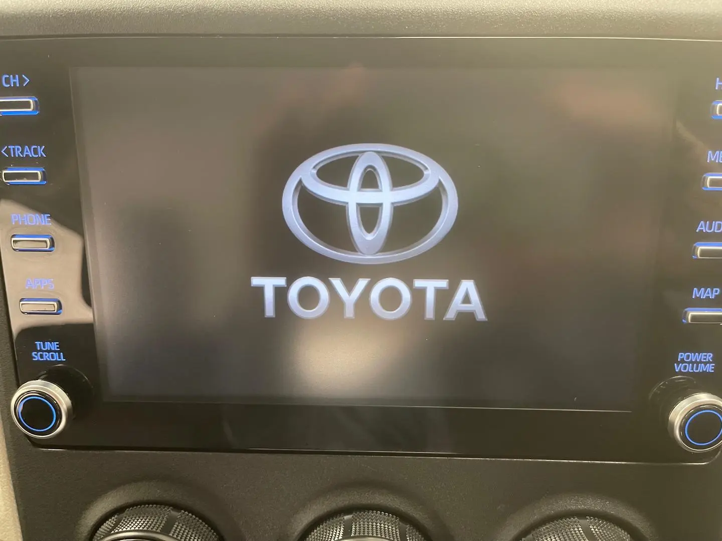 2020 Toyota Hiace Gallery Image 18