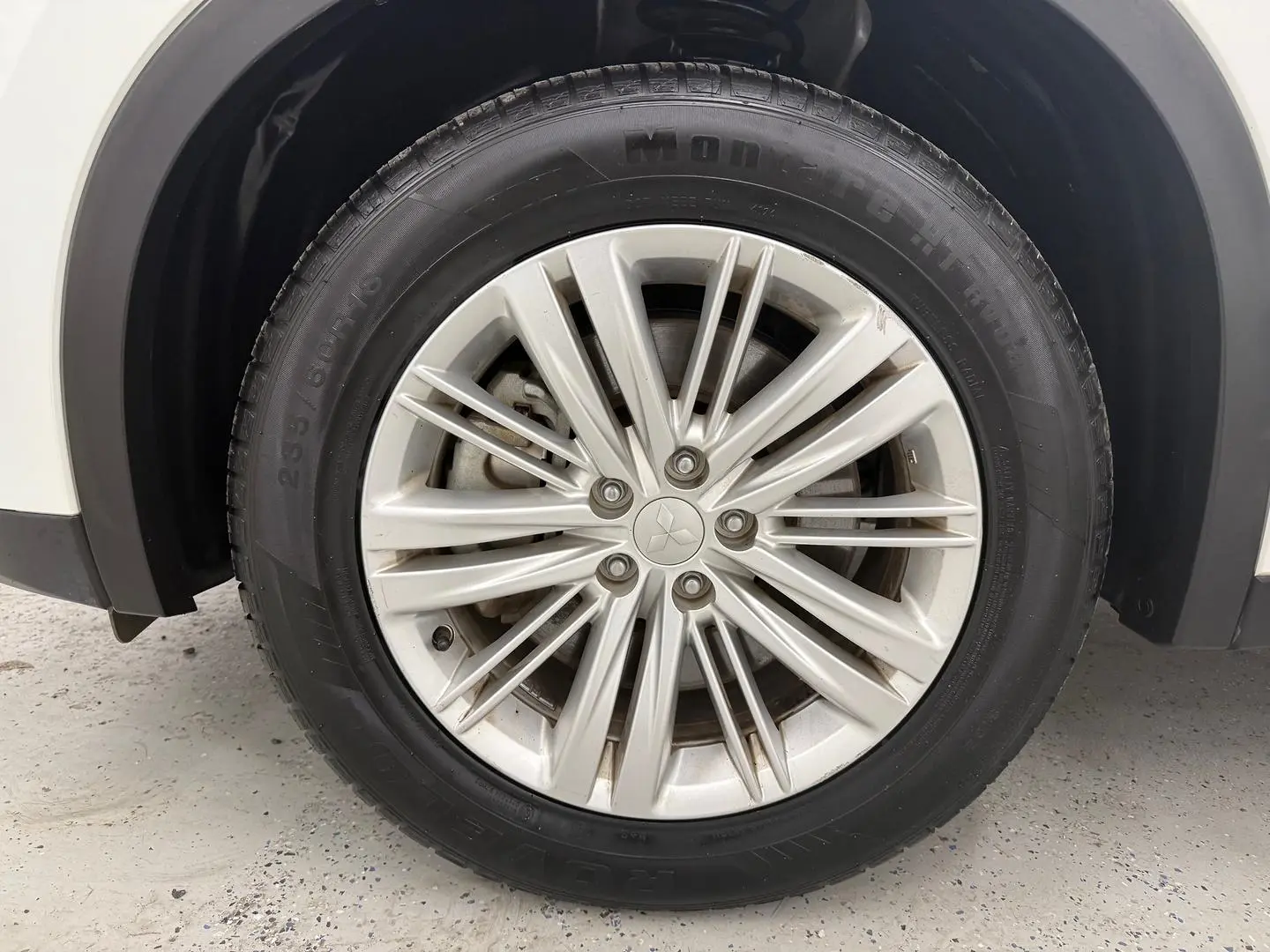 2022 Mitsubishi Outlander Gallery Image 9