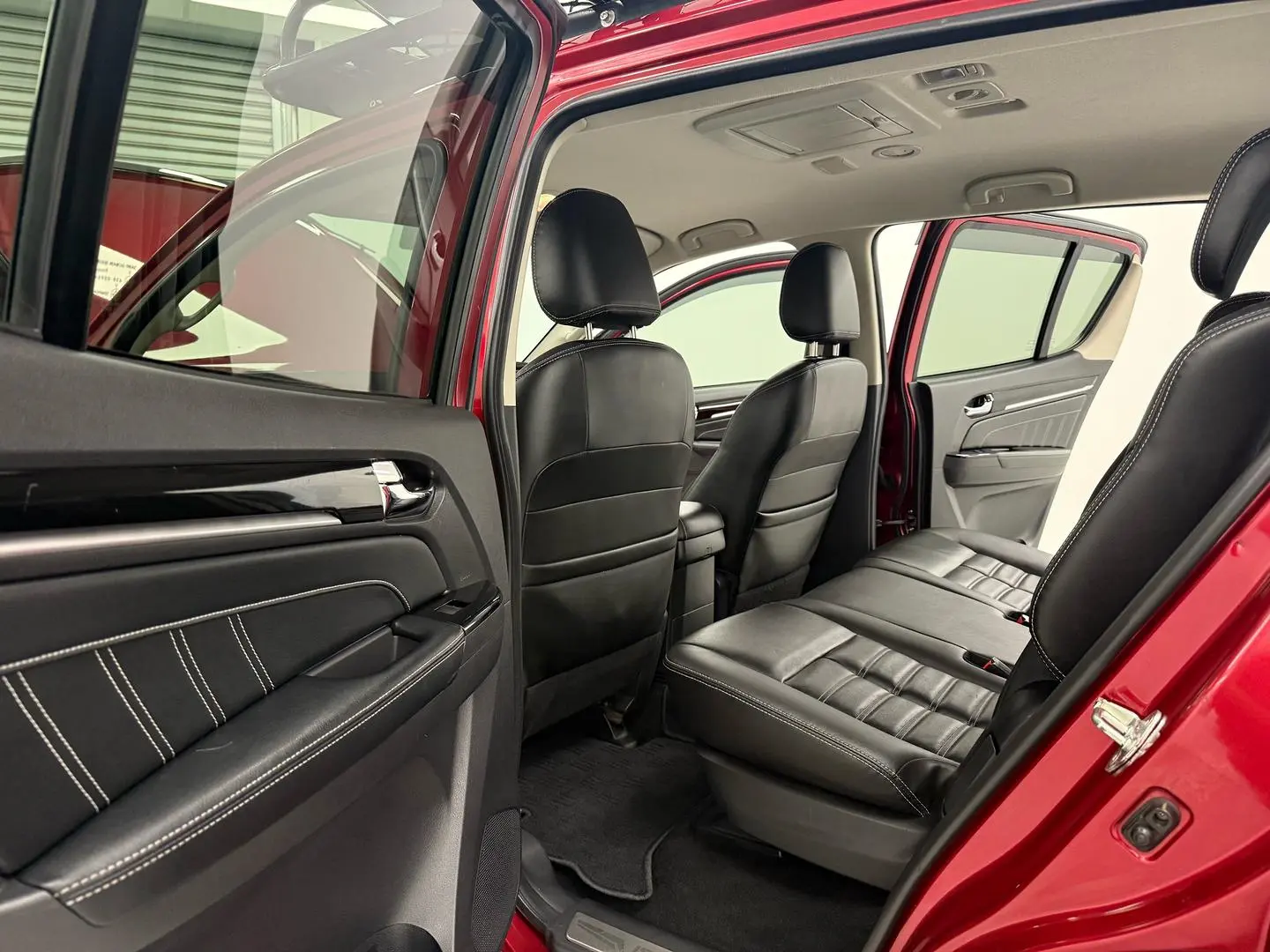 2020 Isuzu MU-X Gallery Image 10