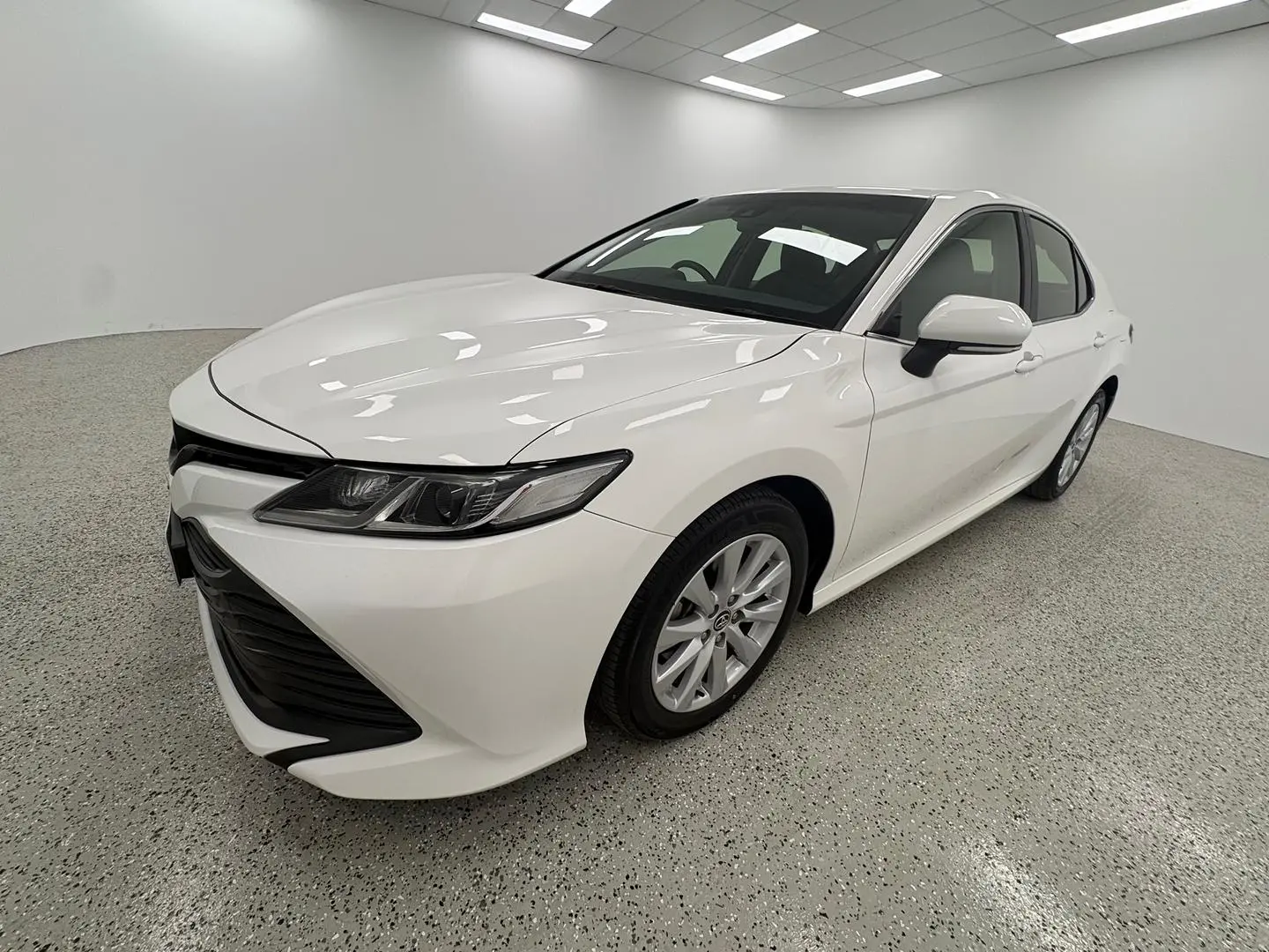 2019 Toyota Camry Gallery Image 7