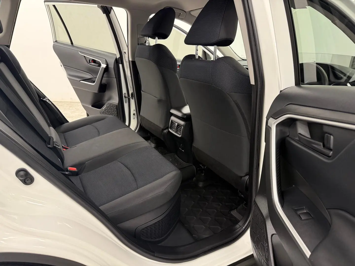 2020 Toyota RAV4 Gallery Image 18