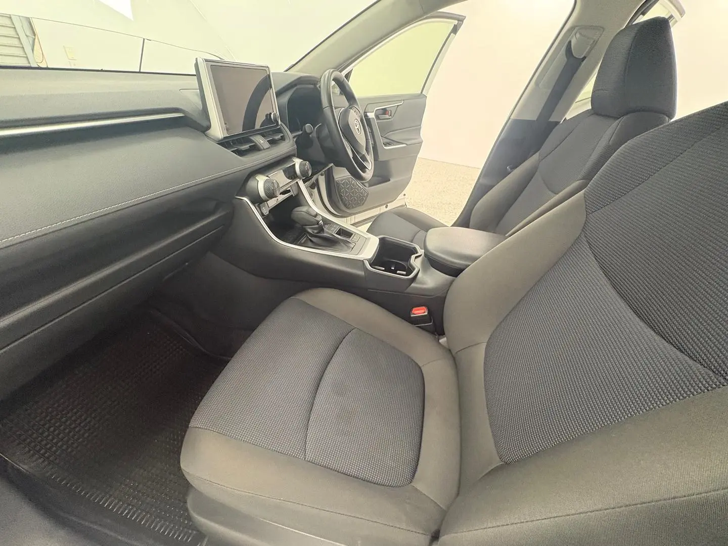 2024 Toyota RAV4 Gallery Image 22