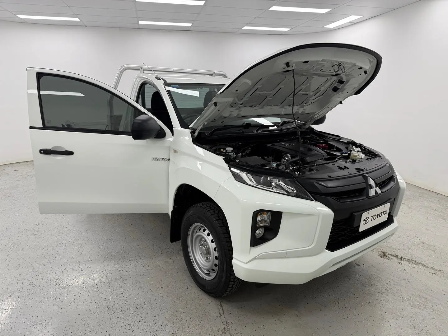 2022 Mitsubishi Triton Gallery Image 16