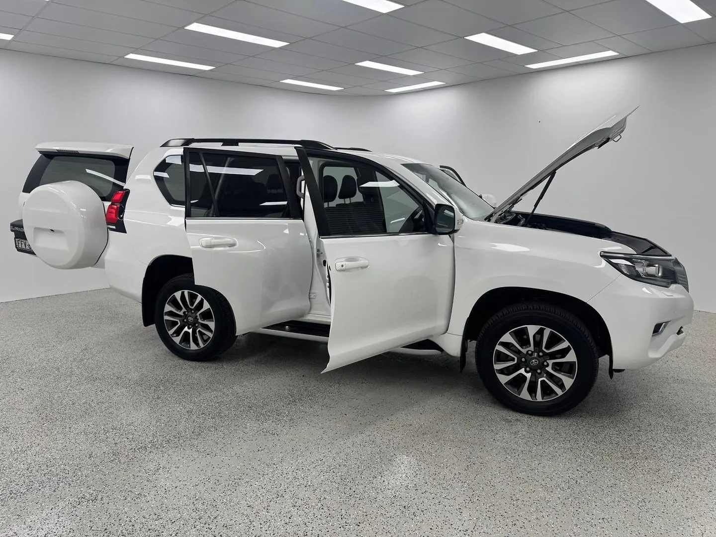 2024 Toyota Landcruiser Prado Gallery Image 8