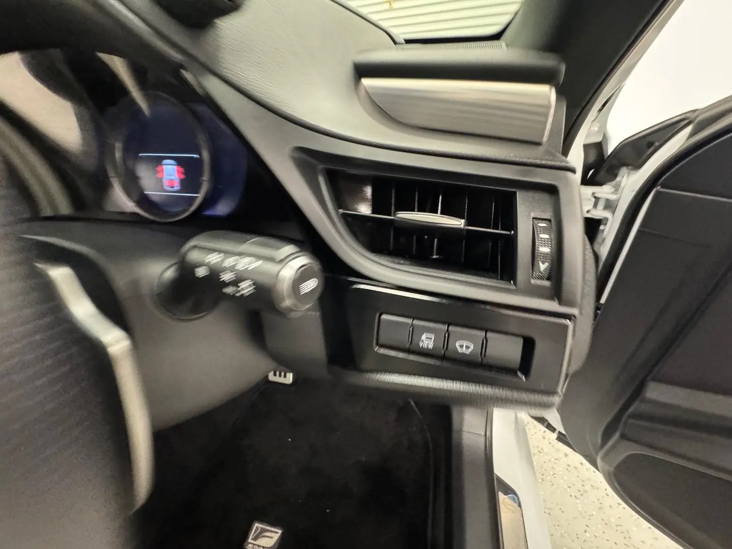 2022 Lexus ES Gallery Image 19