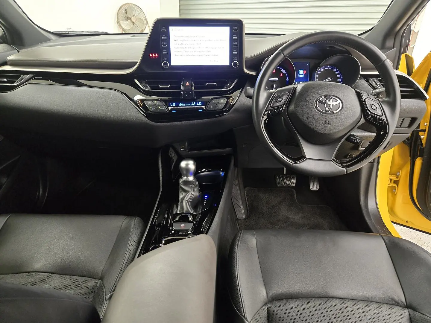 2022 Toyota C-HR Gallery Image 24