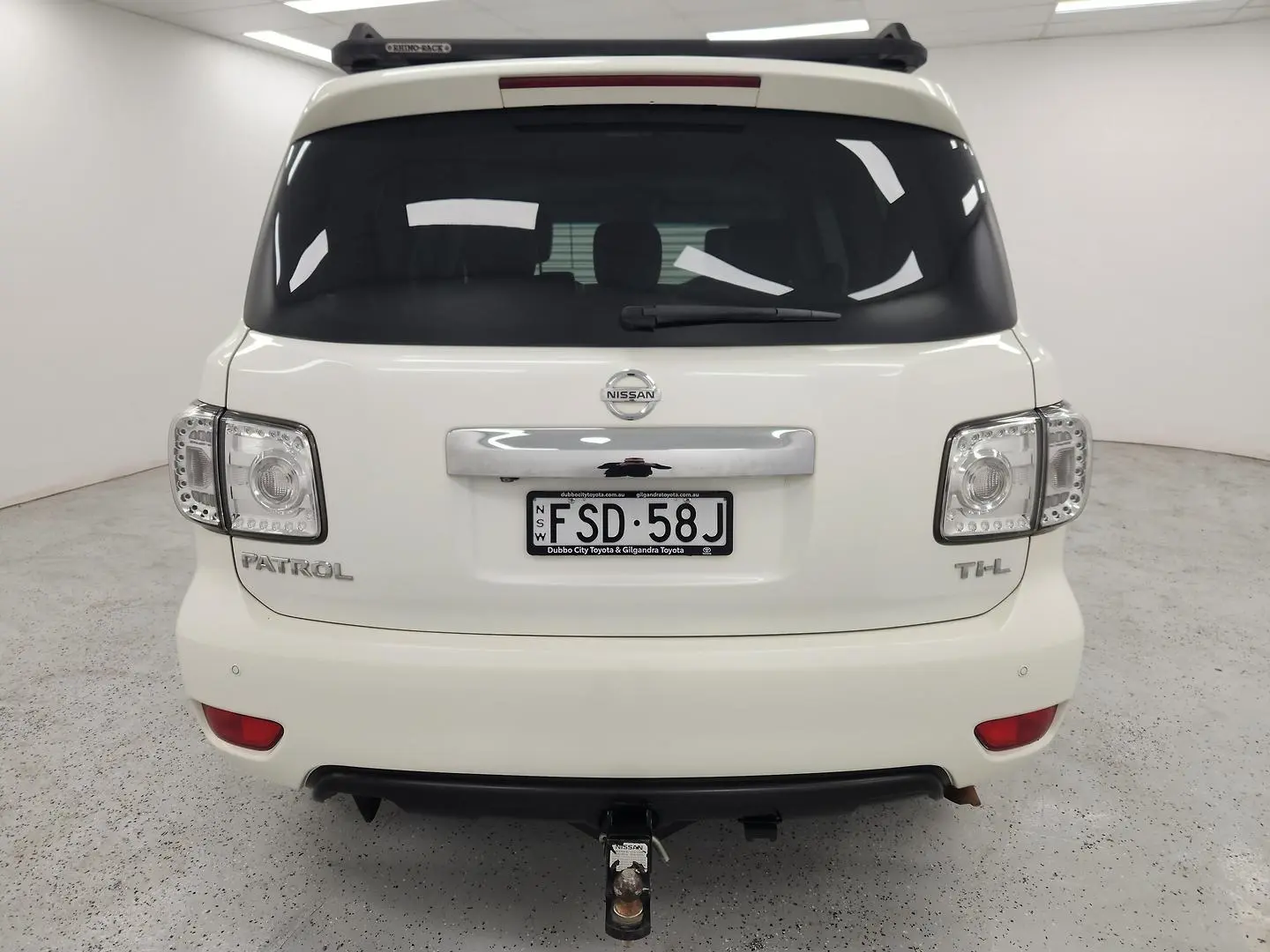 2016 Nissan Patrol Gallery Image 4