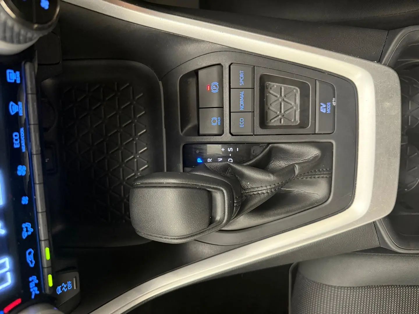 2022 Toyota RAV4 Gallery Image 33