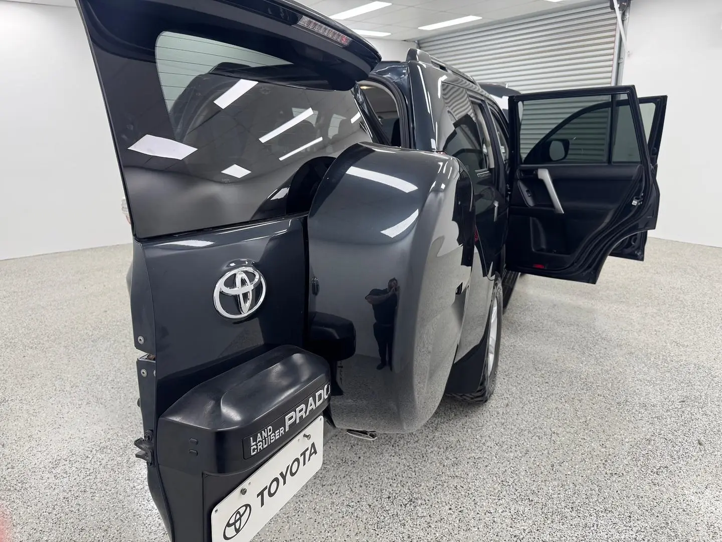 2016 Toyota Landcruiser Prado Gallery Image 9