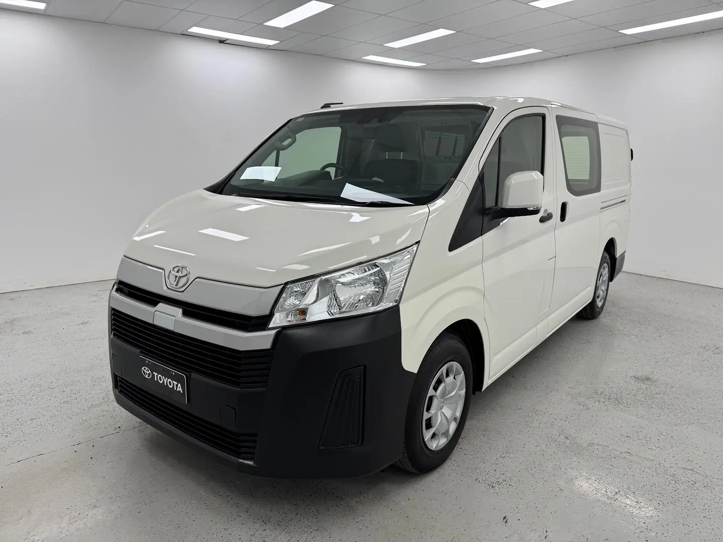 2021 Toyota Hiace Gallery Image 6