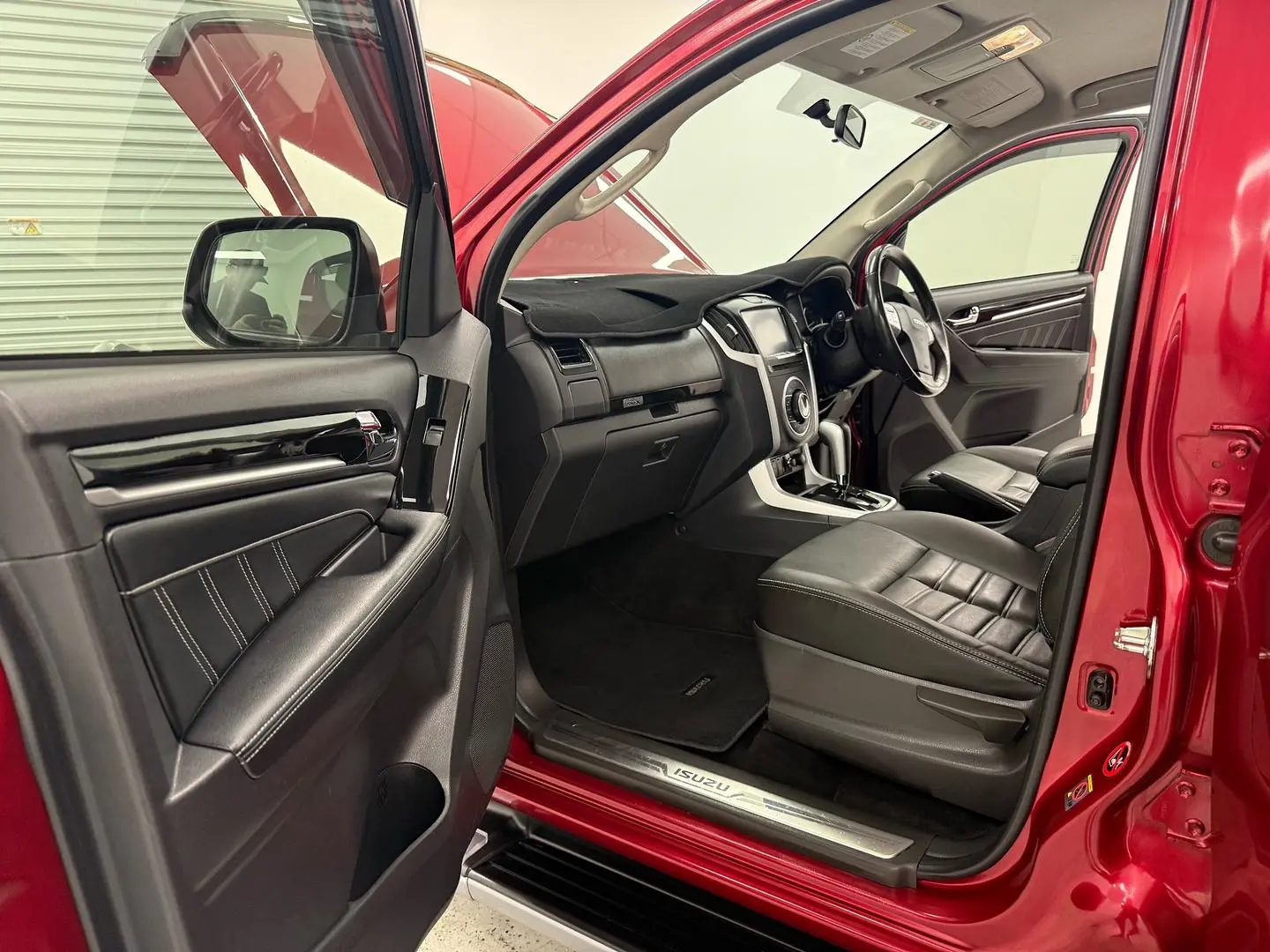 2020 Isuzu MU-X Gallery Image 9