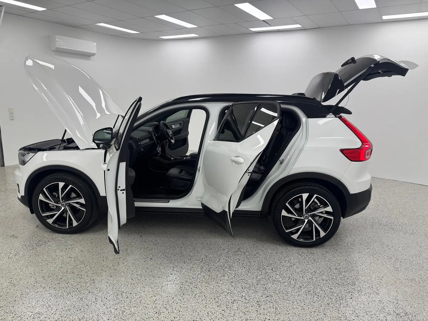 2020 Volvo XC40 Gallery Image 11