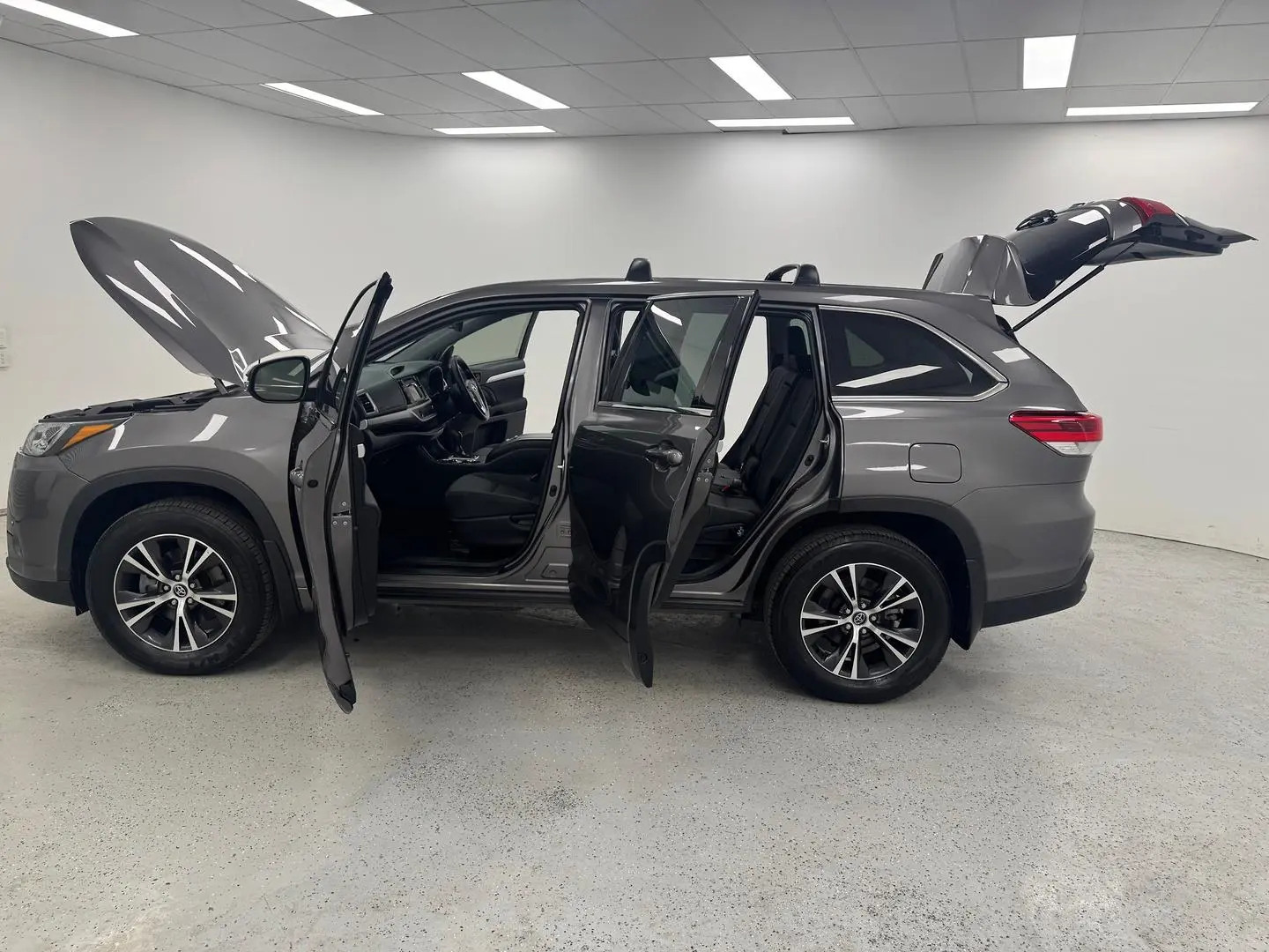 2019 Toyota Kluger Gallery Image 11