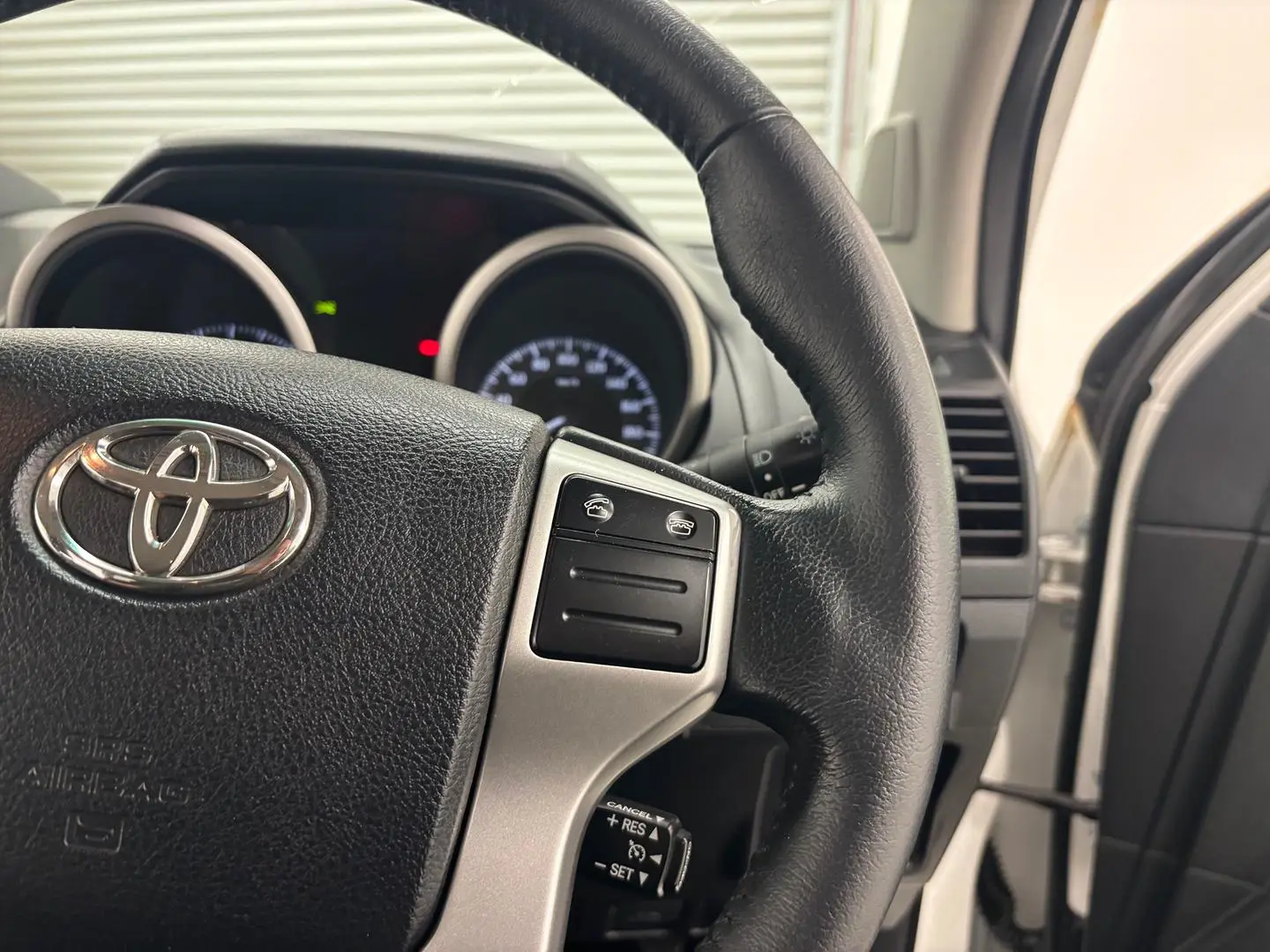 2016 Toyota Landcruiser Prado Gallery Image 26