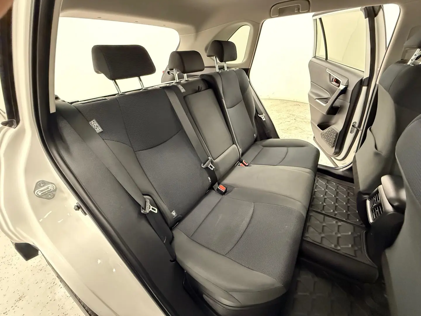 2020 Toyota RAV4 Gallery Image 19