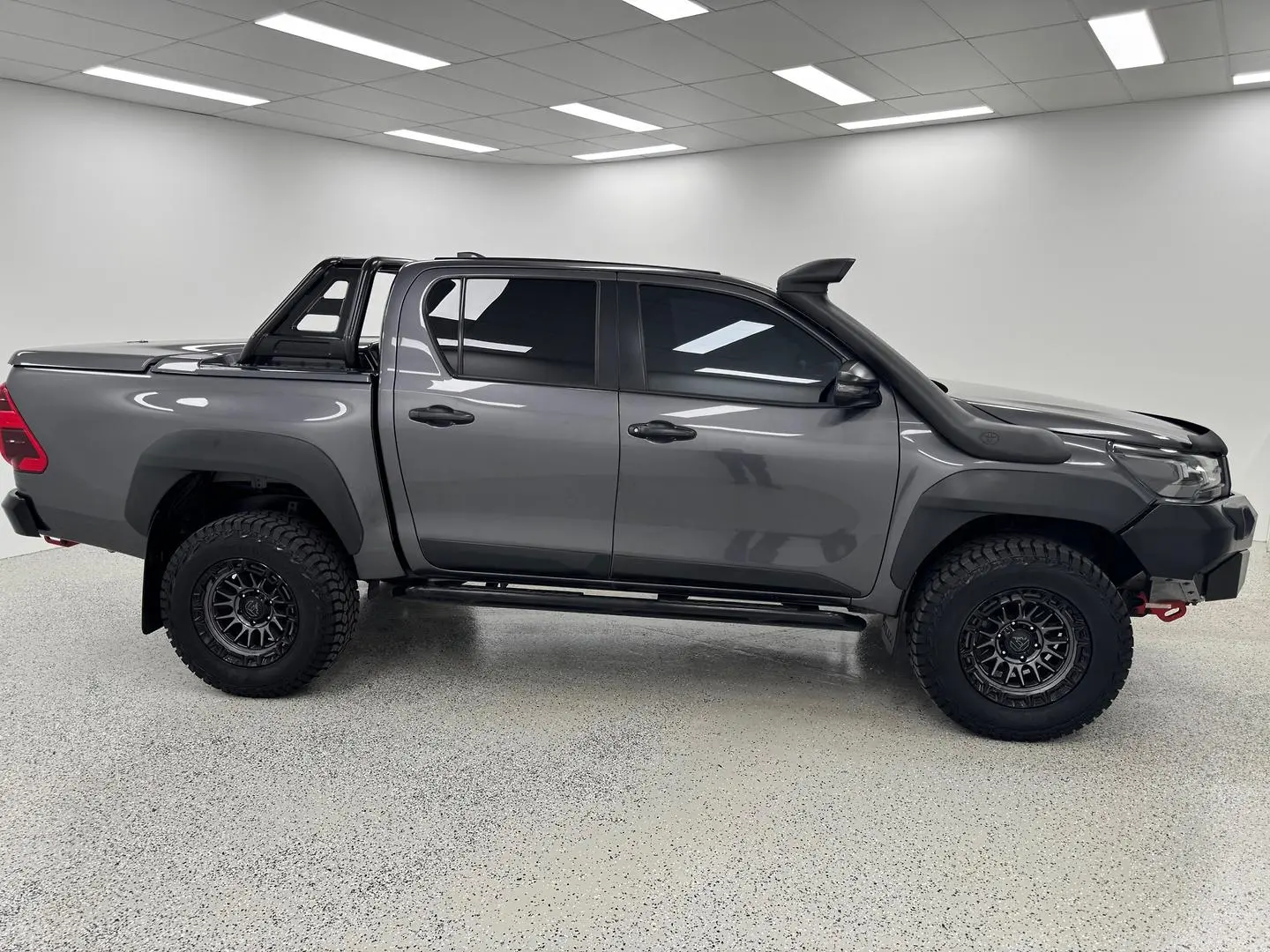 2022 Toyota Hilux Gallery Image 2