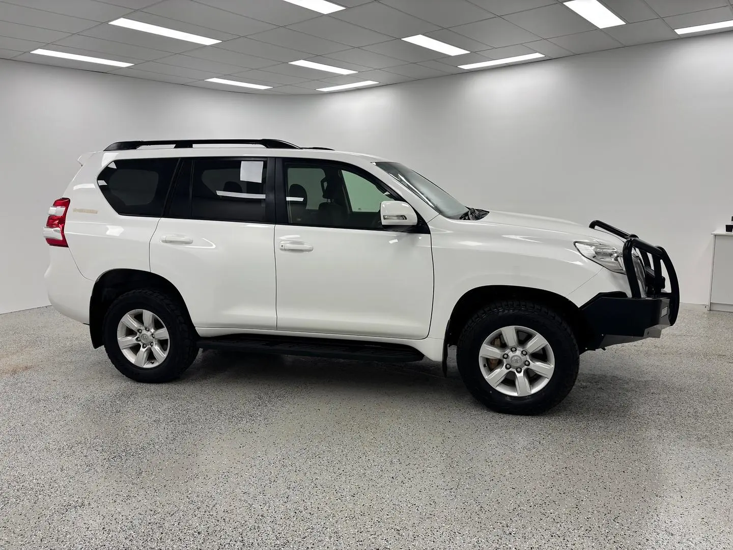 2016 Toyota Landcruiser Prado Gallery Image 2