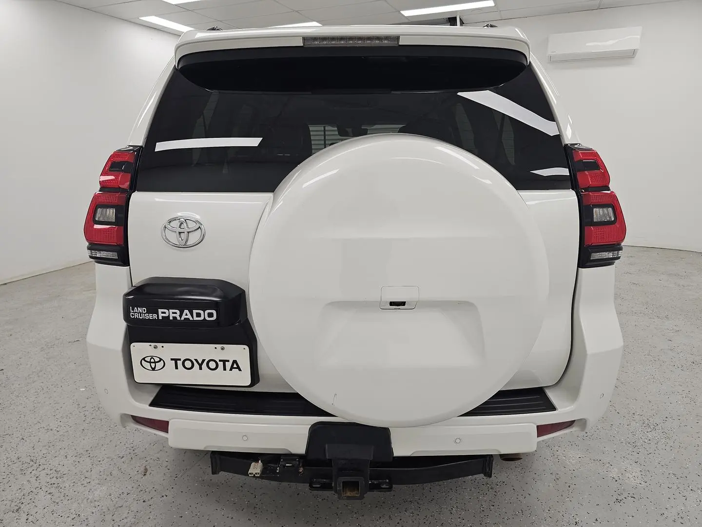 2023 Toyota Landcruiser Prado Gallery Image 4