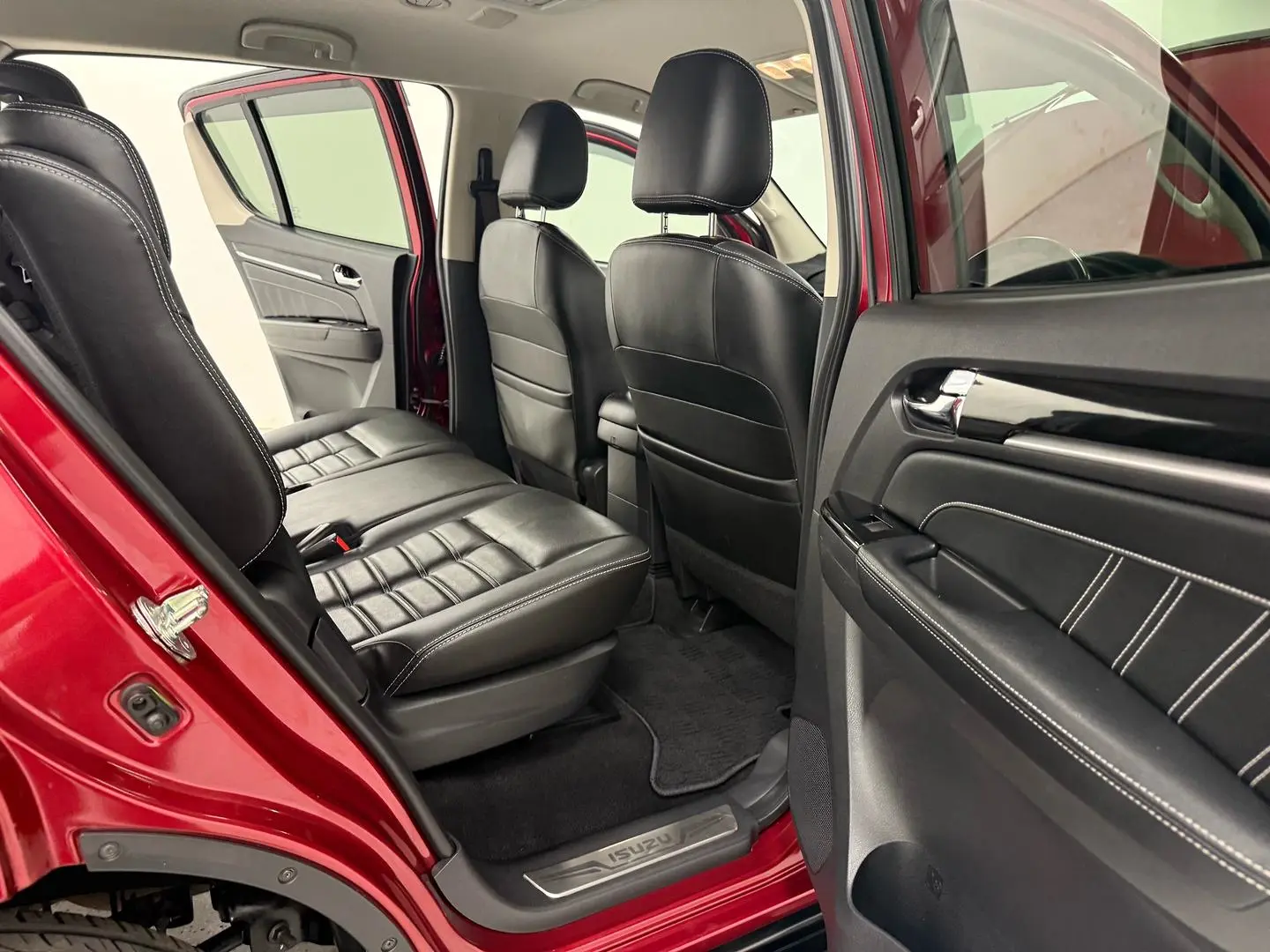2020 Isuzu MU-X Gallery Image 16