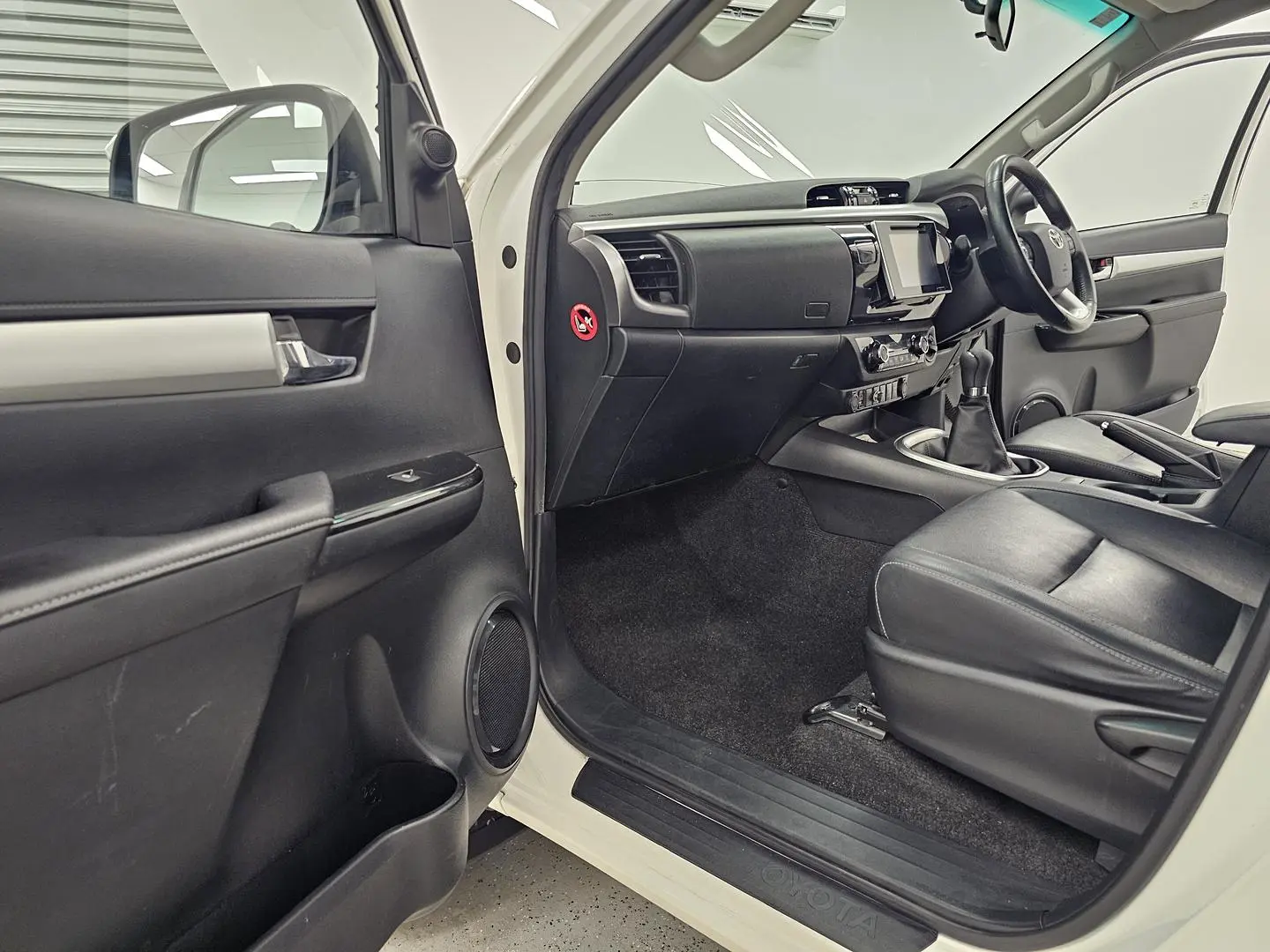 2017 Toyota Hilux Gallery Image 11