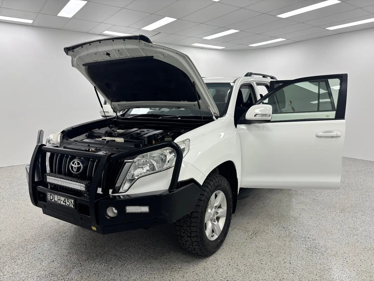 2016 Toyota Landcruiser Prado Gallery Image 14