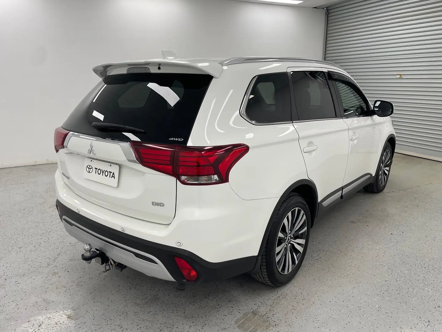 2019 Mitsubishi Outlander Gallery Image 3