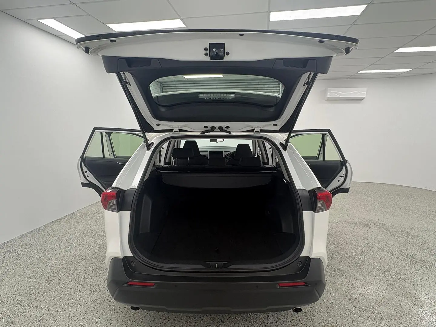 2024 Toyota RAV4 Gallery Image 12