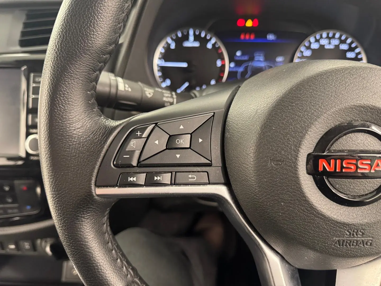 2021 Nissan Navara Gallery Image 18