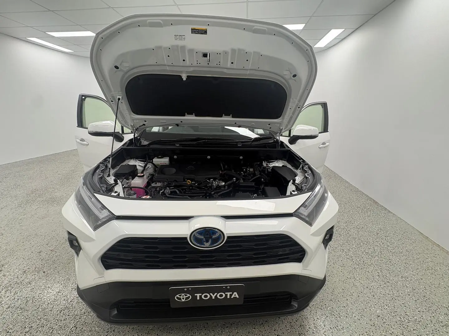 2024 Toyota RAV4 Gallery Image 16