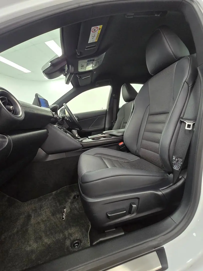2021 Lexus IS Gallery Image 33