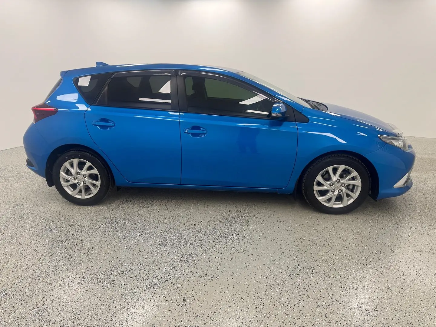 2017 Toyota Corolla Gallery Image 2