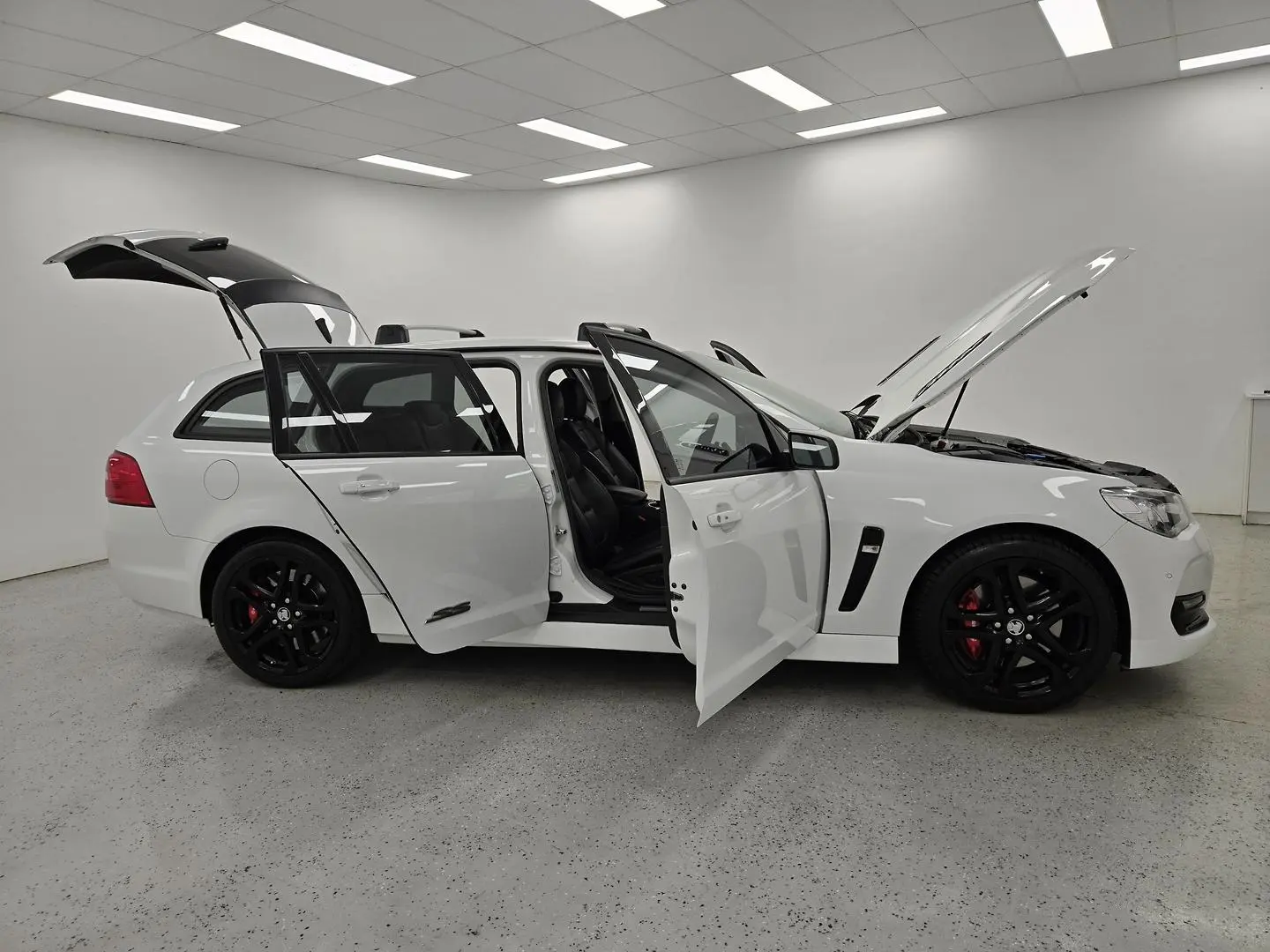 2017 Holden Commodore Gallery Image 9