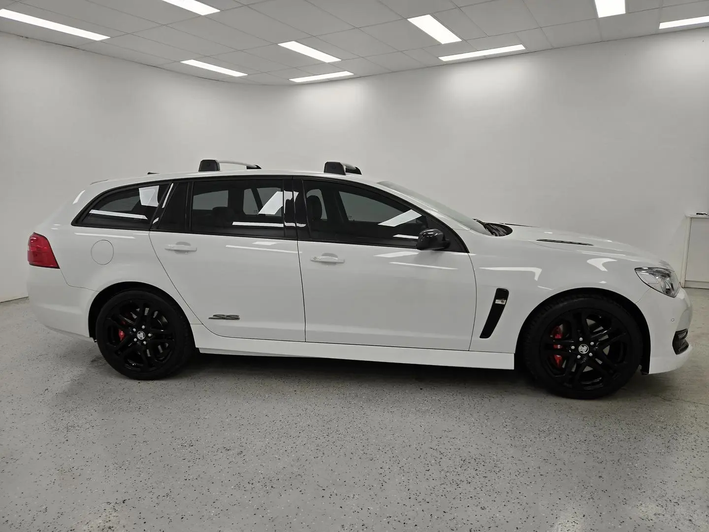 2017 Holden Commodore Gallery Image 2