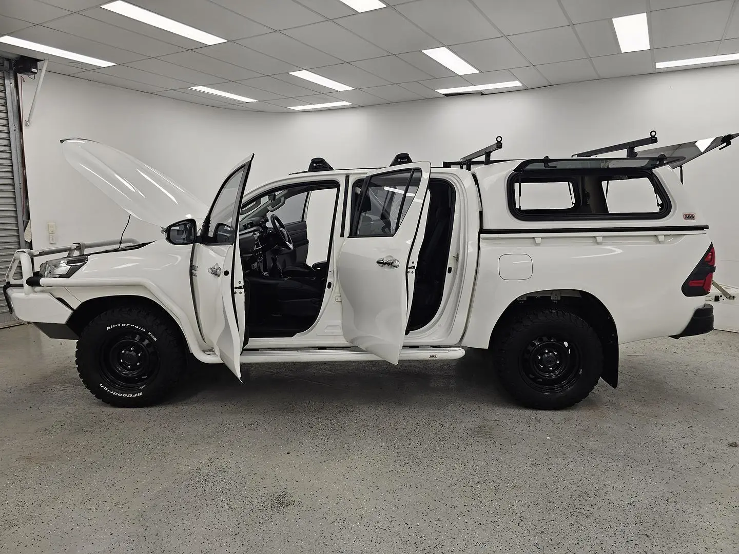 2015 Toyota Hilux Gallery Image 10
