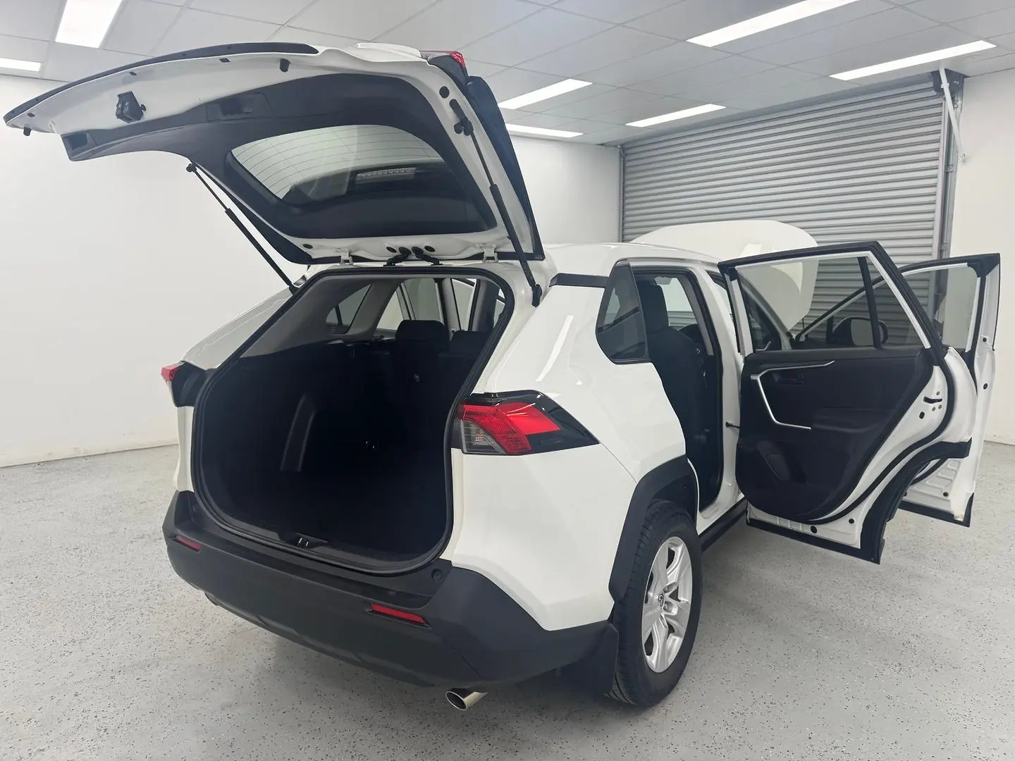 2021 Toyota RAV4 Gallery Image 9