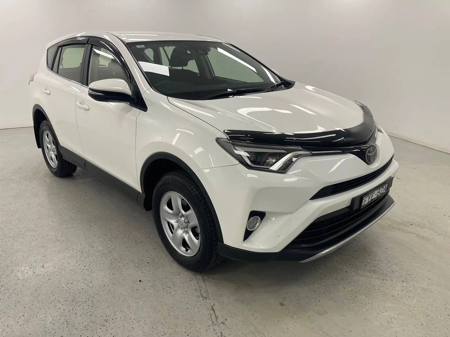 2018 Toyota RAV4 Gallery Image 1