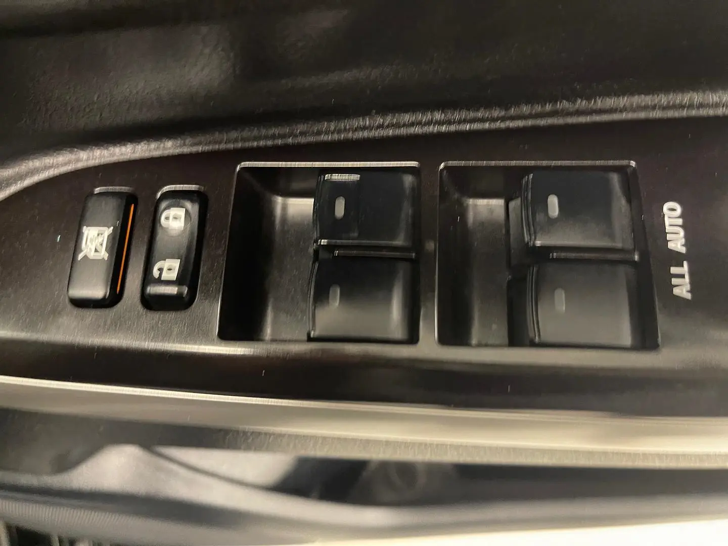 2020 Toyota Landcruiser Gallery Image 24