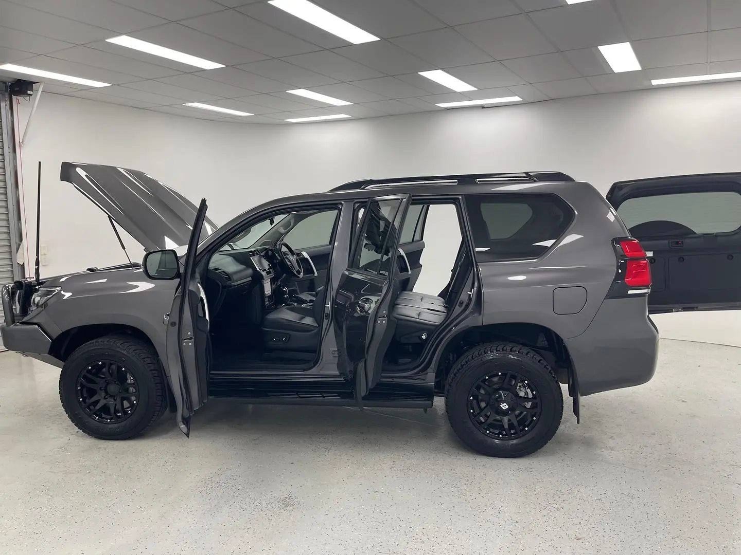 2021 Toyota Landcruiser Prado Gallery Image 12