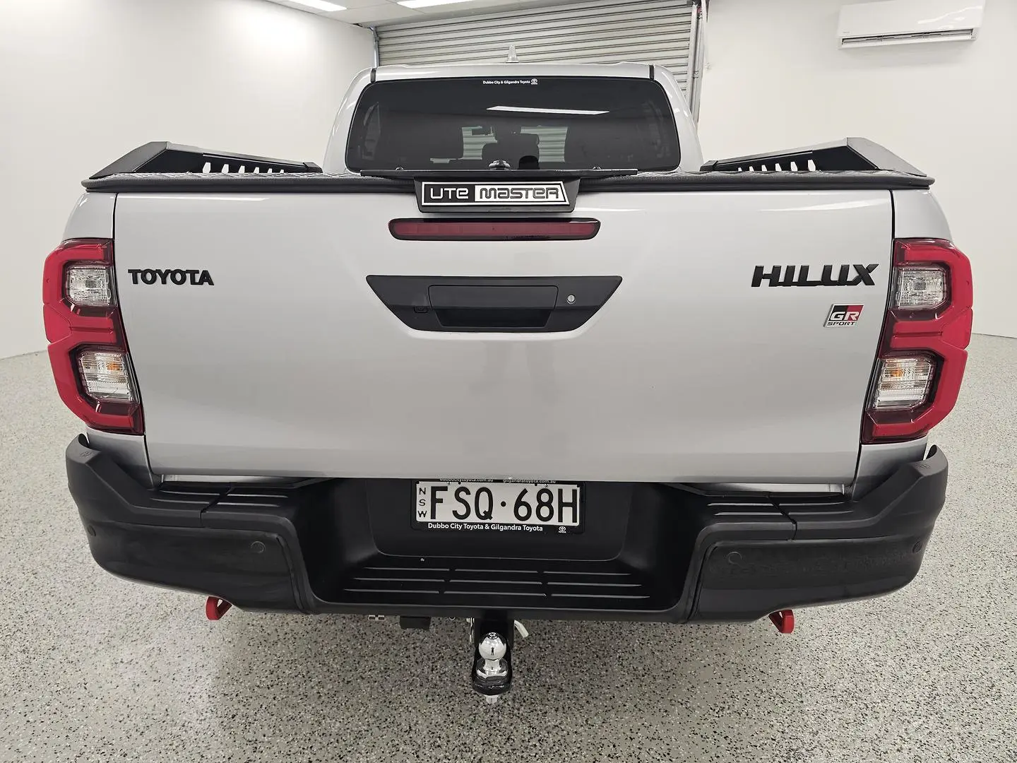 2025 Toyota Hilux Gallery Image 4