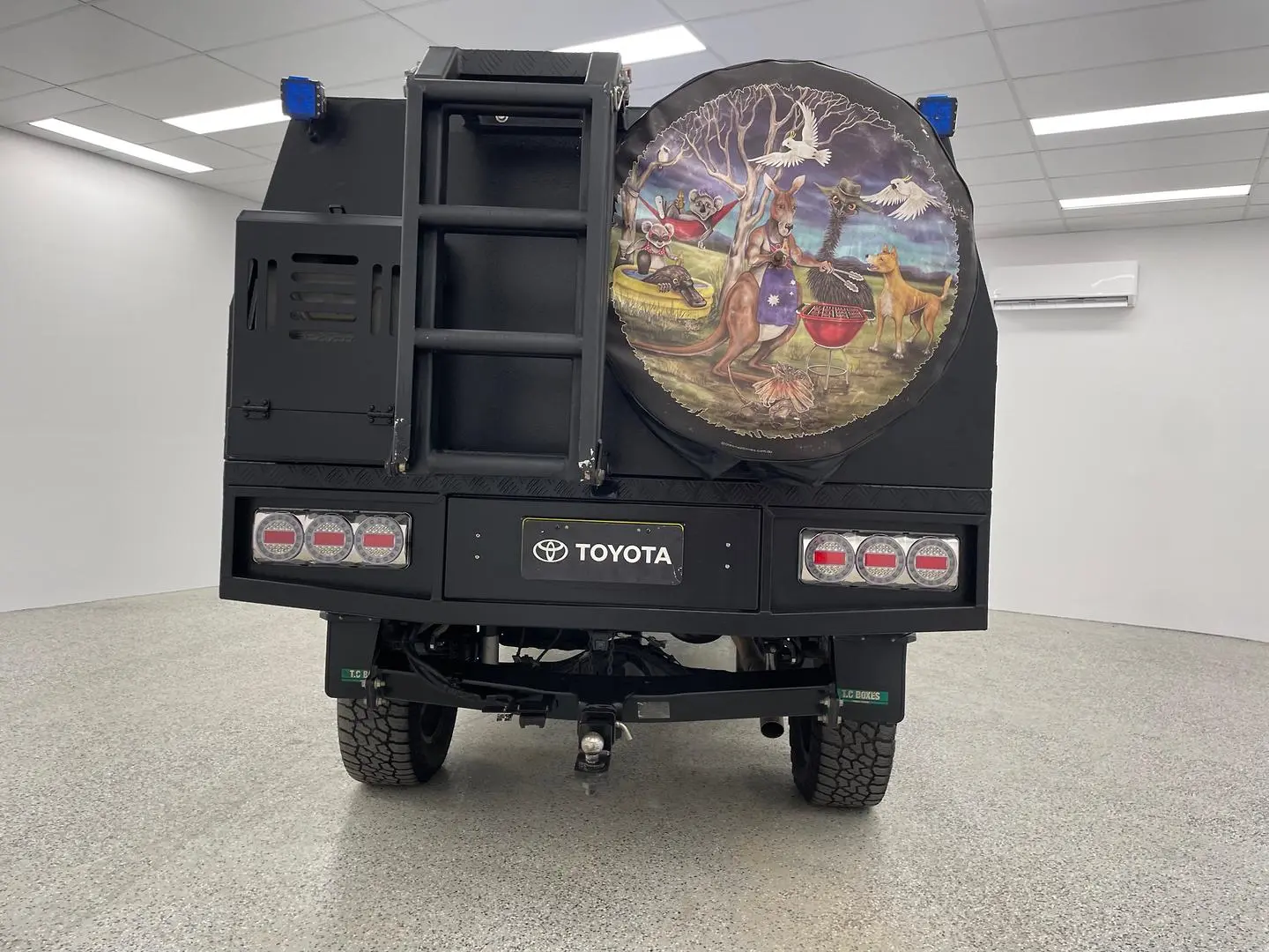 2018 Toyota Hilux Gallery Image 4