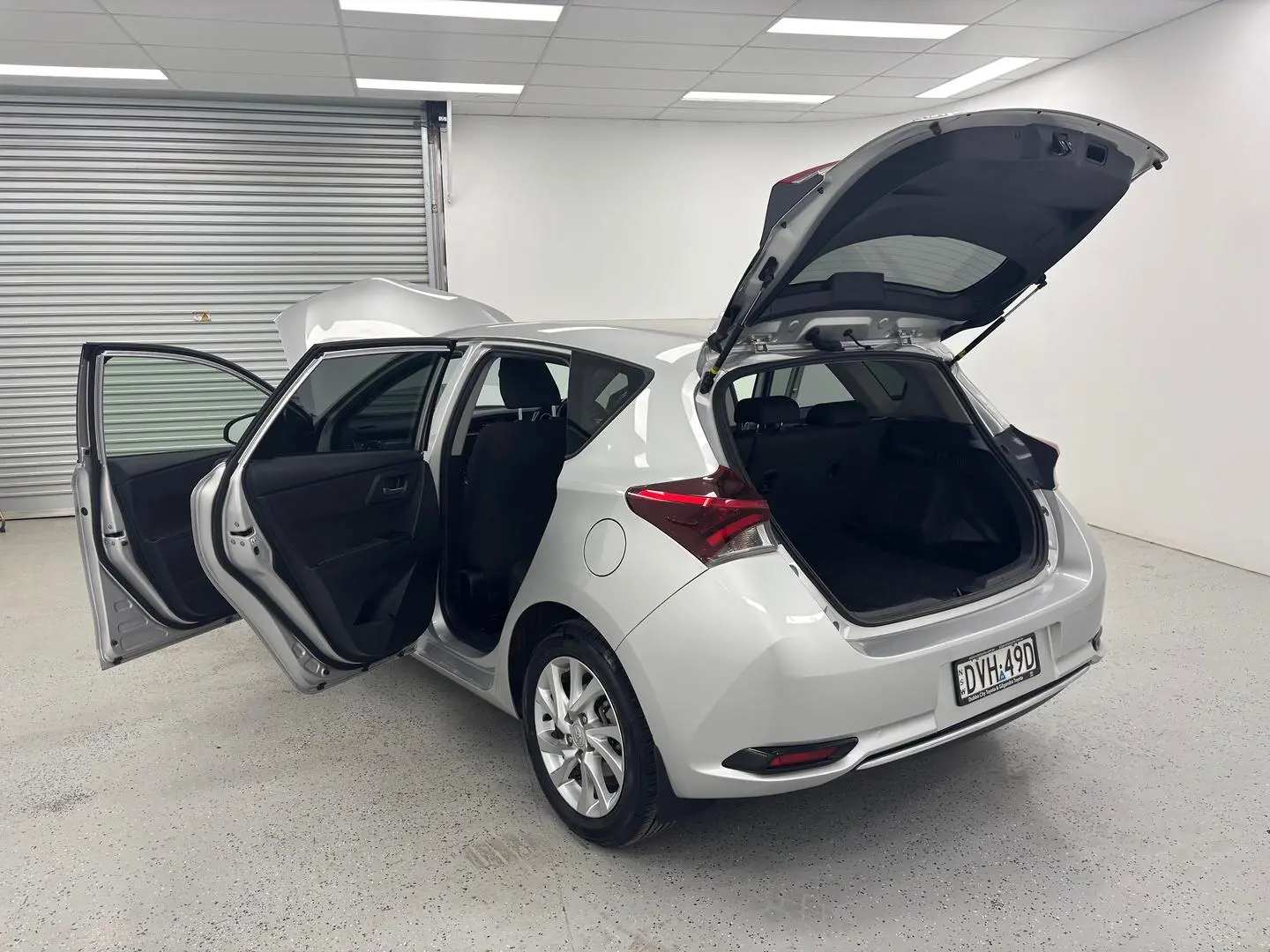 2016 Toyota Corolla Gallery Image 12