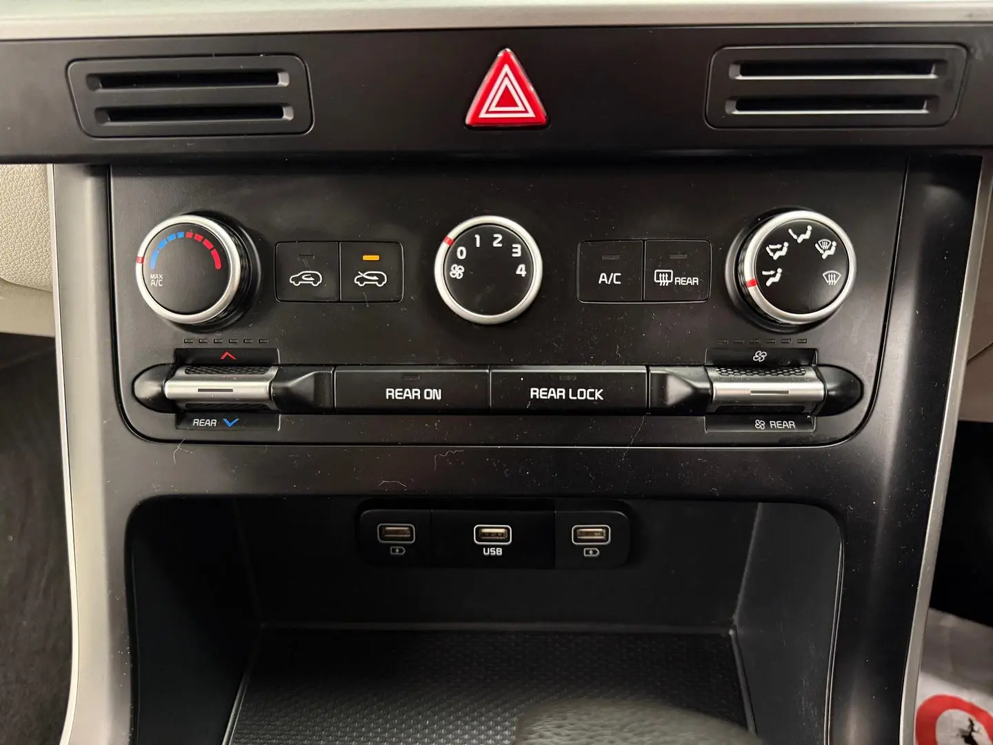 2023 Kia Carnival Gallery Image 27