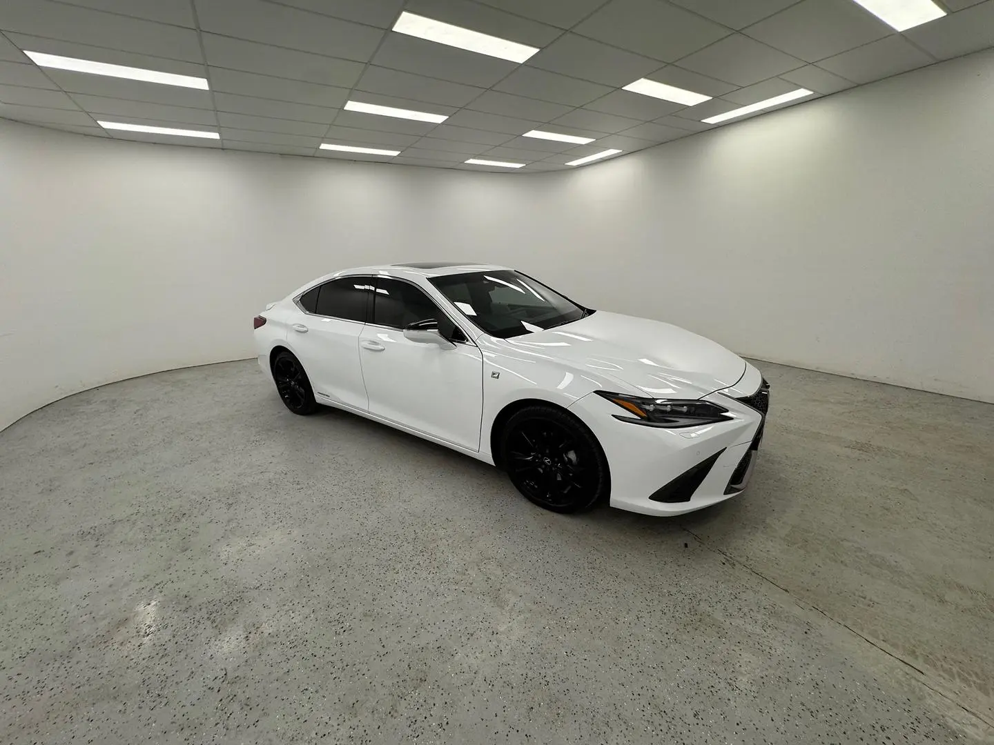 2022 Lexus ES Gallery Image 2
