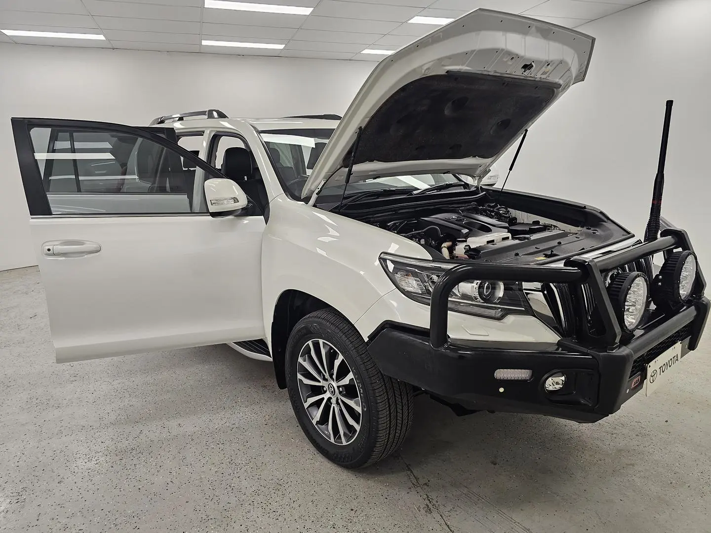 2023 Toyota Landcruiser Prado Gallery Image 26