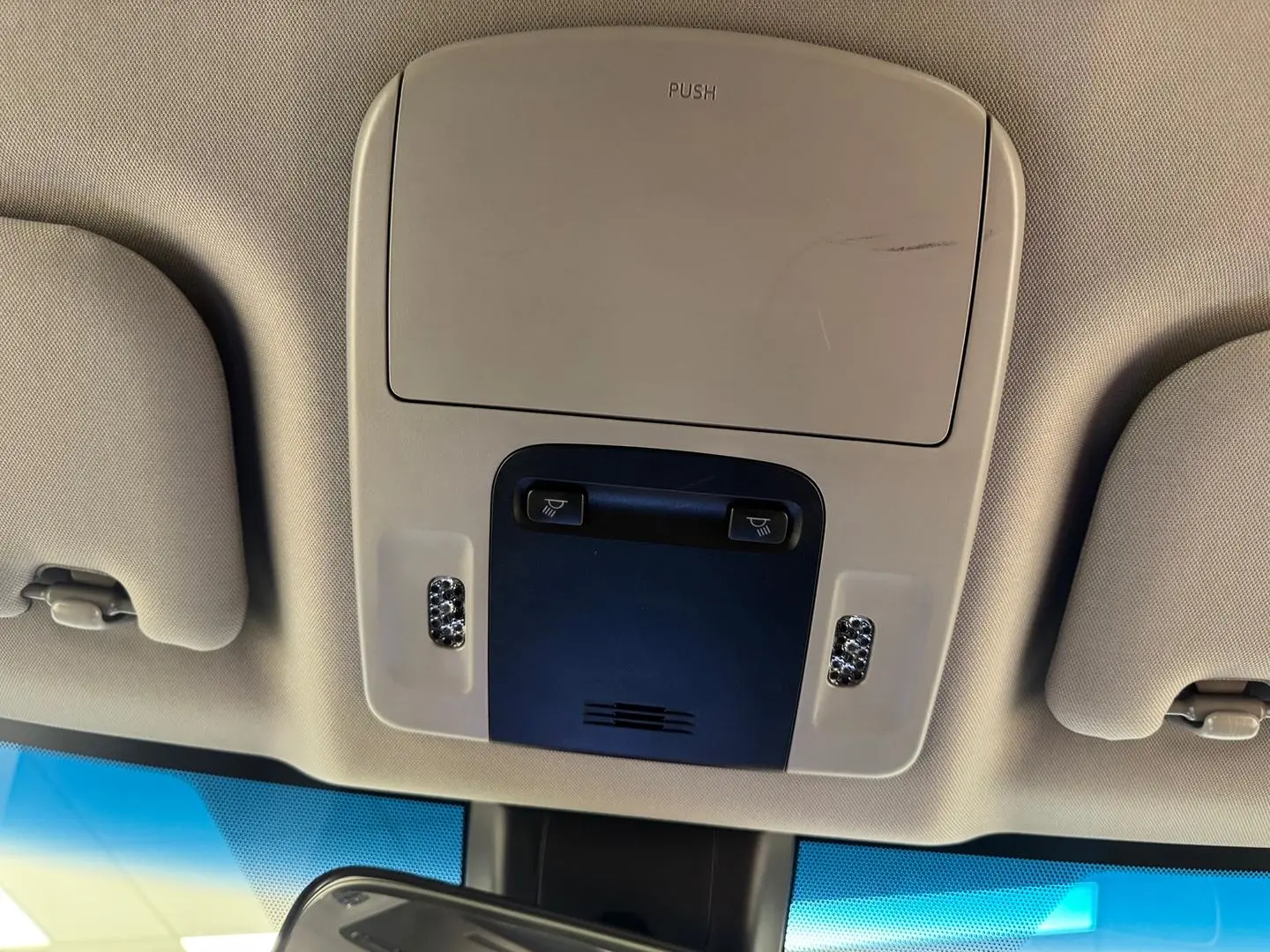 2019 Toyota Camry Gallery Image 25