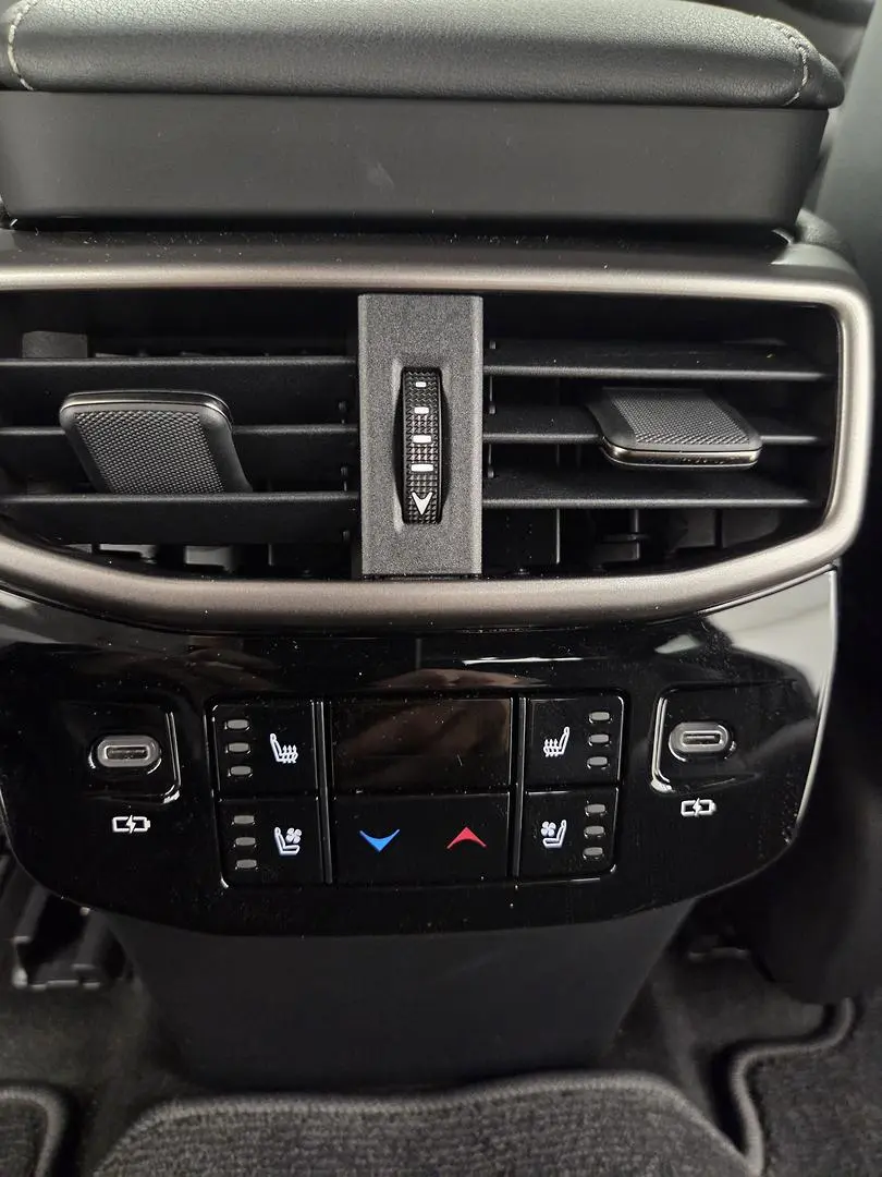 2025 Lexus RX Gallery Image 43