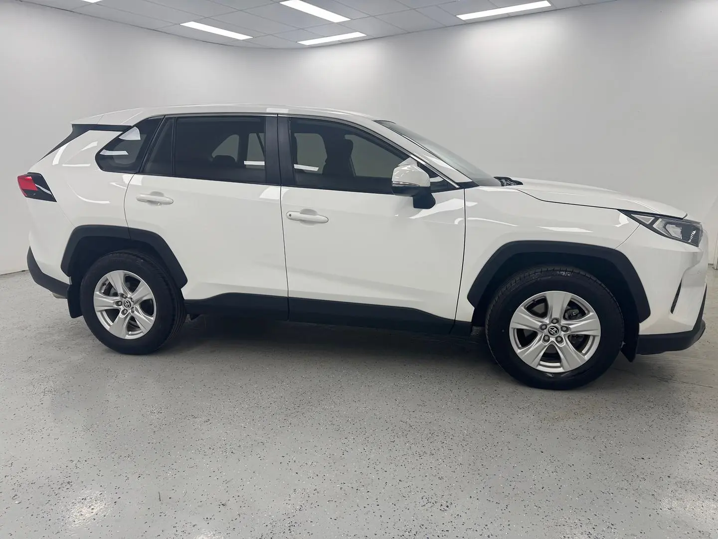 2021 Toyota RAV4 Gallery Image 2
