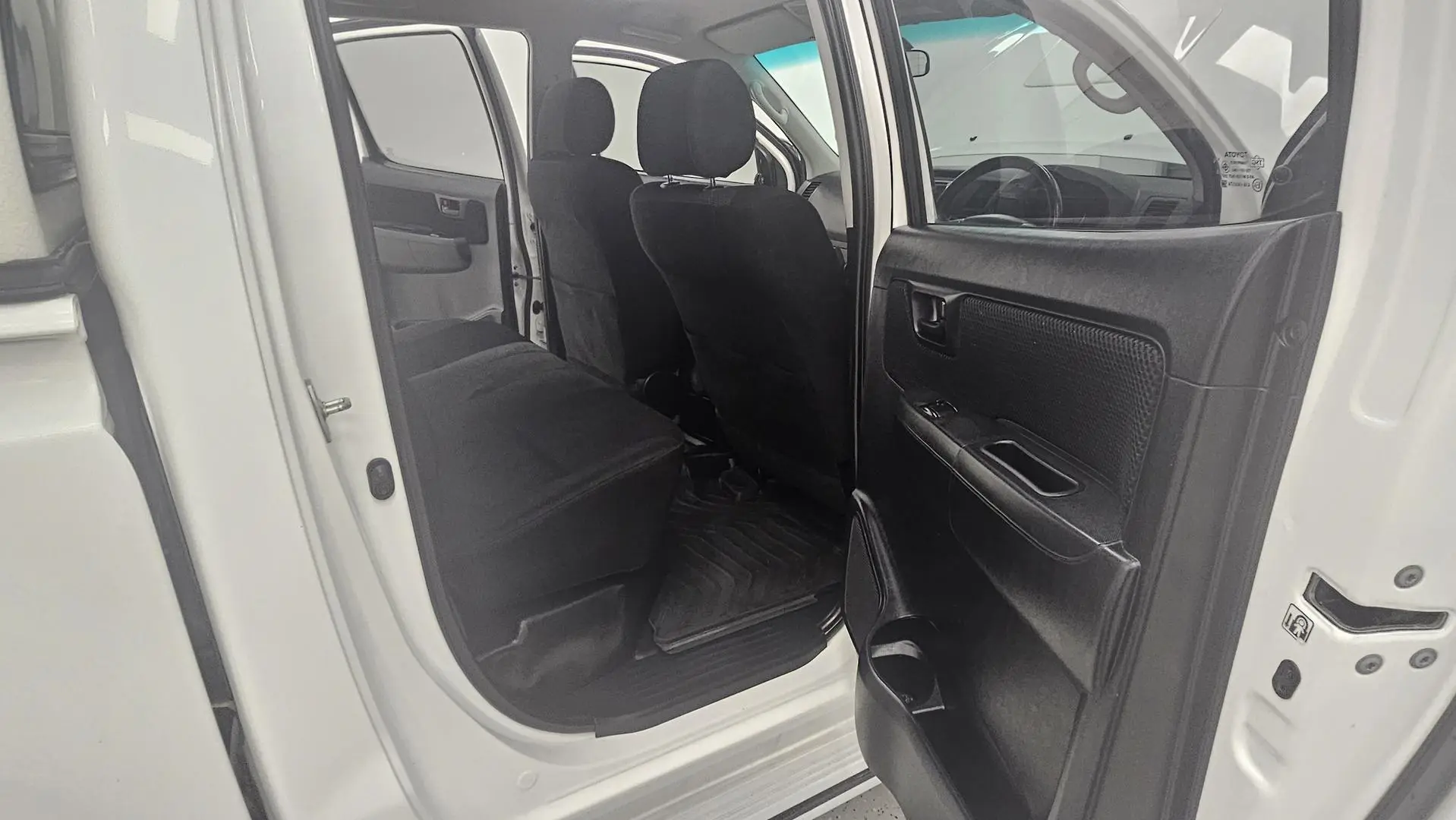 2015 Toyota Hilux Gallery Image 20