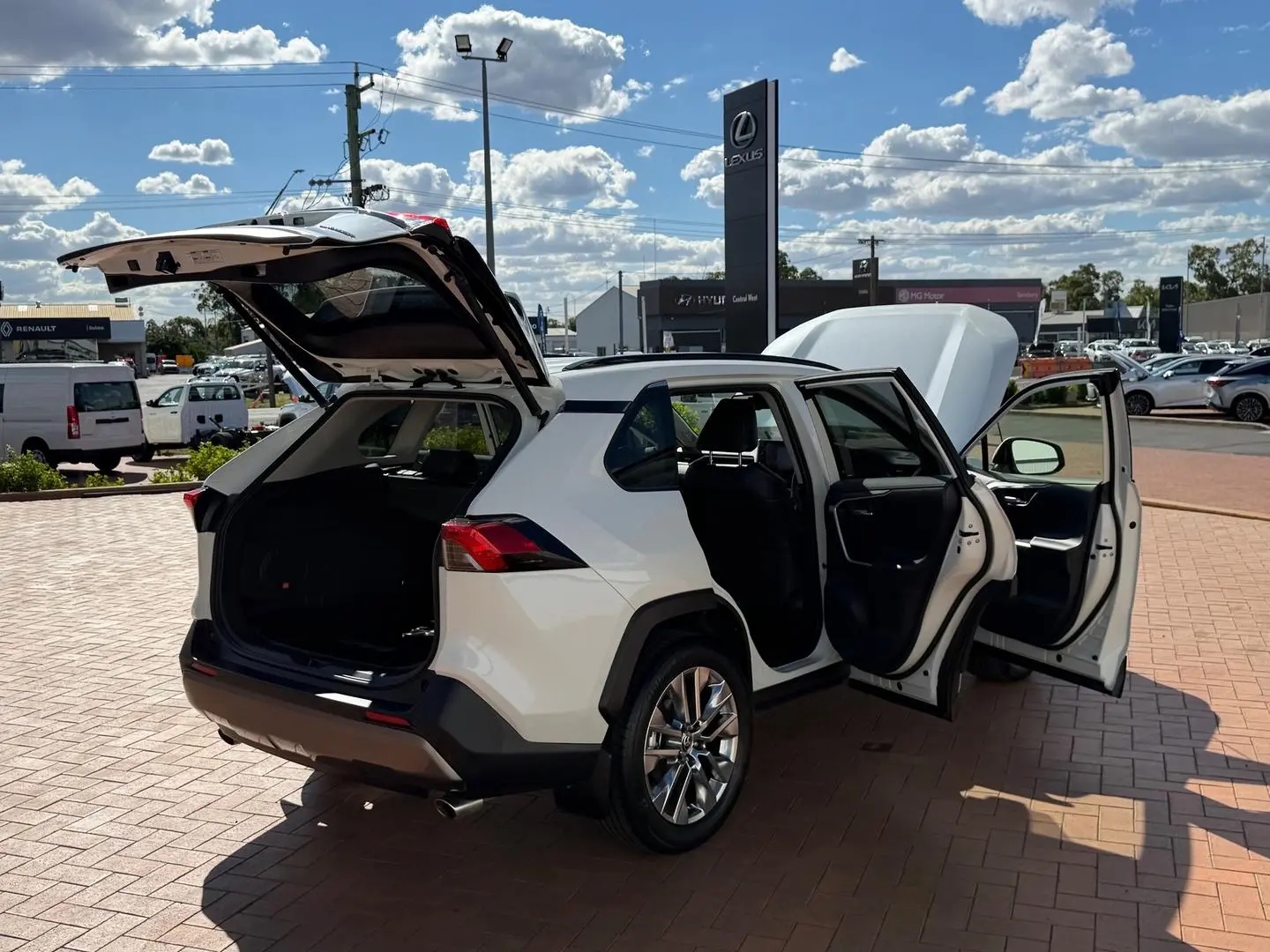 2020 Toyota RAV4 Gallery Image 9