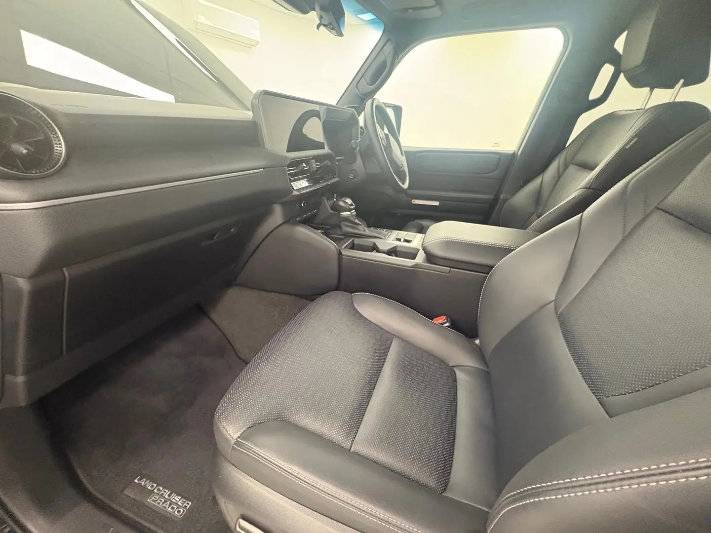 2025 Toyota Landcruiser Prado Gallery Image 22